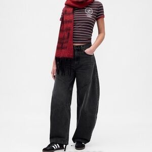 *SOLD* GAP Black Barrel Jeans